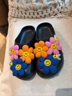 New Slip on clogs lightweight flowers smiley faces bee black hippie festival 9